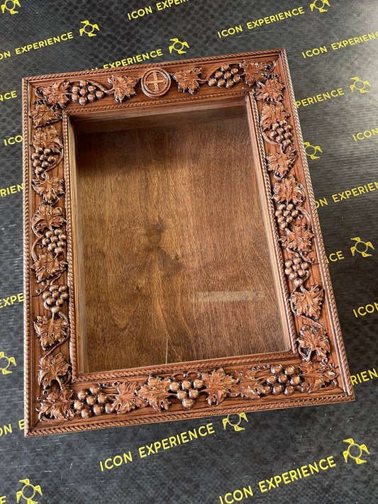 Closed Type Kiot Made From Oak With Grapevine Ornament