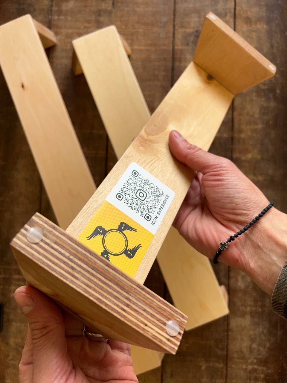 Juego de portamanos para iconografía fabricados en contrachapado de alta calidad
